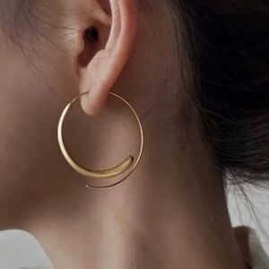 COPY - Gold Twist Hoop Earring Retro Vintage Style 

Brand New